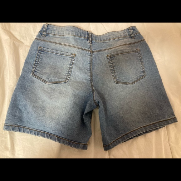 Demin shorts - Picture 2 of 2
